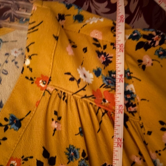 St. John’s Bay yellow ,floral pit to pit 24in. From shoulder to hem 26 inches . - Picture 3 of 6